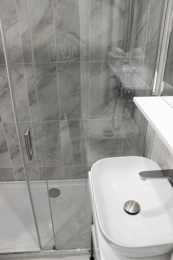 Luxury City Center Apartment - Romana ブカレスト エクステリア 写真