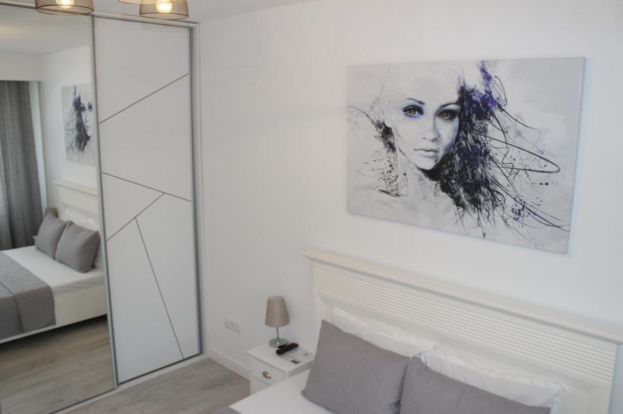 Luxury City Center Apartment - Romana ブカレスト エクステリア 写真